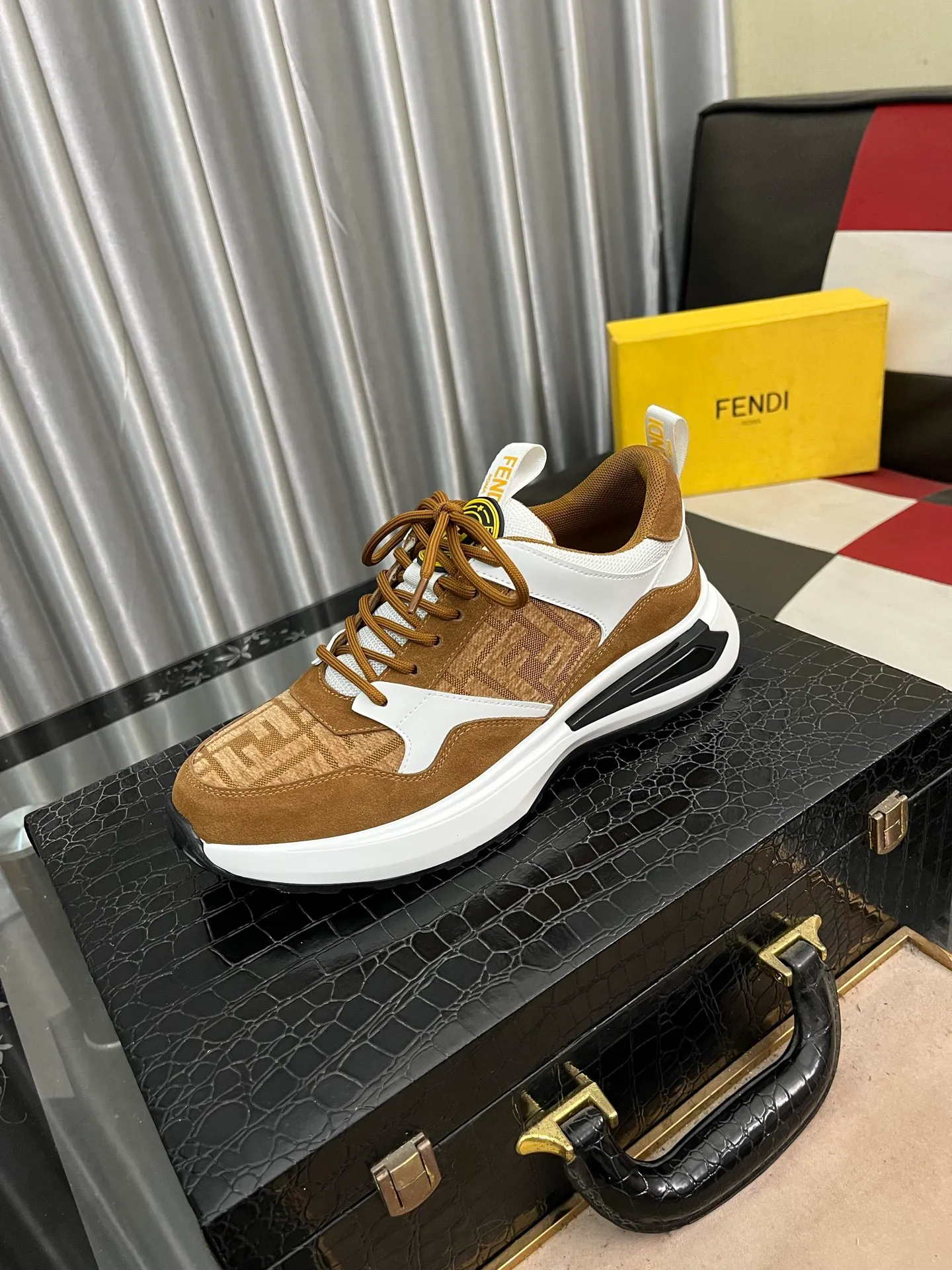 Men's shoes 💰458⌚️⌚️FENDI "FENDI" Regular size: 38-44 (casual shoes) Product materials: Selected cowhide upper, soft sheepskin lining; original outsole. 6️⃣colors available